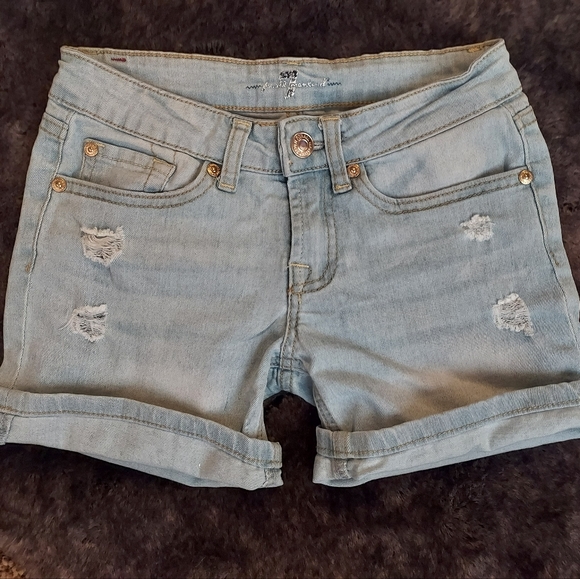 Youth Girls ~ 7 For All Mankind ~ Distressed Jean Shorts 💕 - Picture 7 of 7